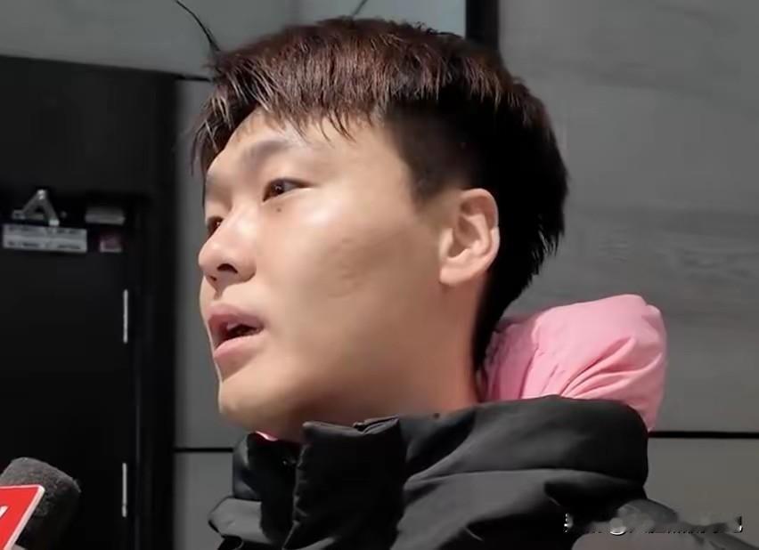 赵睿伤情有了最新进展！昨晚对阵北控的比赛赵睿再次受伤。检查后并无大碍，经过检查