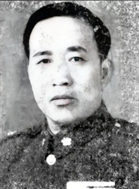 1949年5月23日，国民党中将刘昌义去找汤恩伯时，被蒋纬国拉住说：“副座，我当