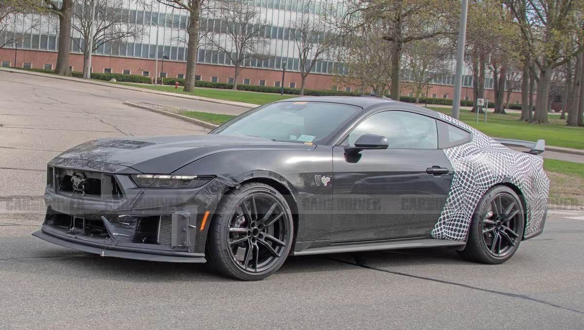 全新福特MustangShelbyGT500谍照，搭载全新V8“传奇”发动机