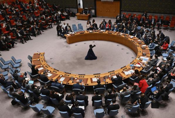 这有点下三滥了！面对中国暴风骤雨般的反制，日本病急乱投医，又将“人权”祖师爷进行