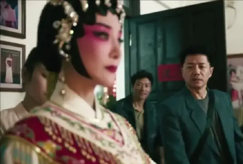 《扫毒风暴》。沈萍是戏剧名角，因为吸毒成瘾，又不敢公开去戒毒所戒毒，自己又戒不了