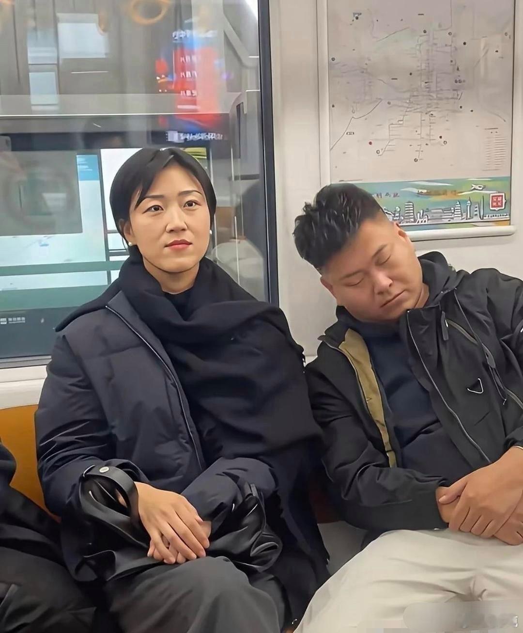 兄弟你这头发如果不掉的话，小姐姐应该能让你靠一会