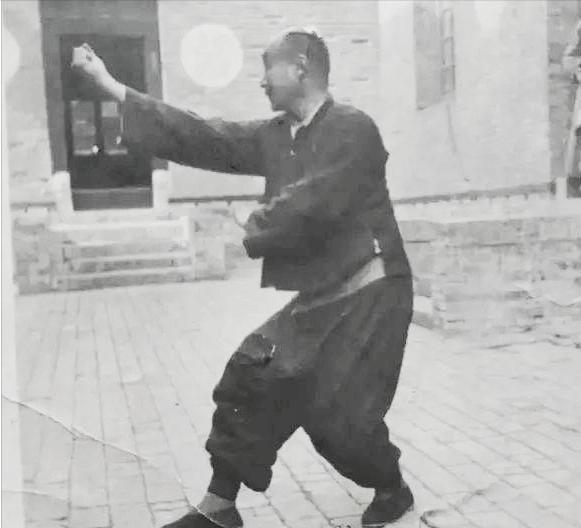 张作霖隆重宴请形意拳高手傅剑秋，激怒了自己的侍卫长——曾经的大内高手宫宝田，宫宝