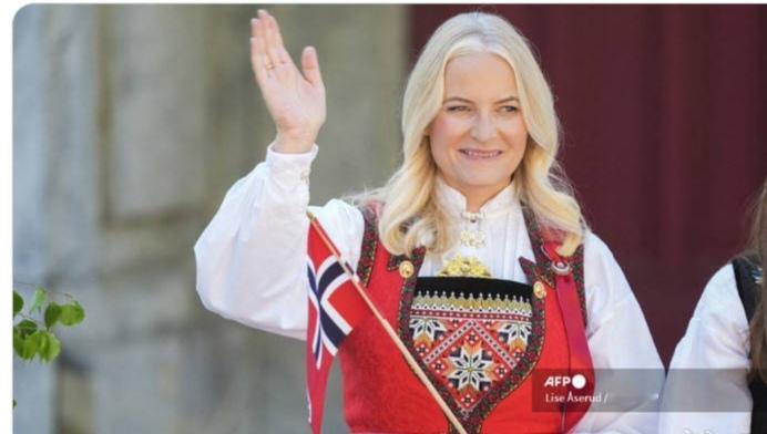 爱泼斯坦有点石成金本领，能让黑乌鸦变白天鹅。挪威王储妃就是特例，早年混乱生活、未