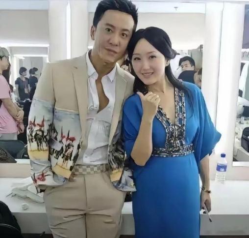 杨钰莹不是没生过孩子吗，怎么还是有这种肚子。