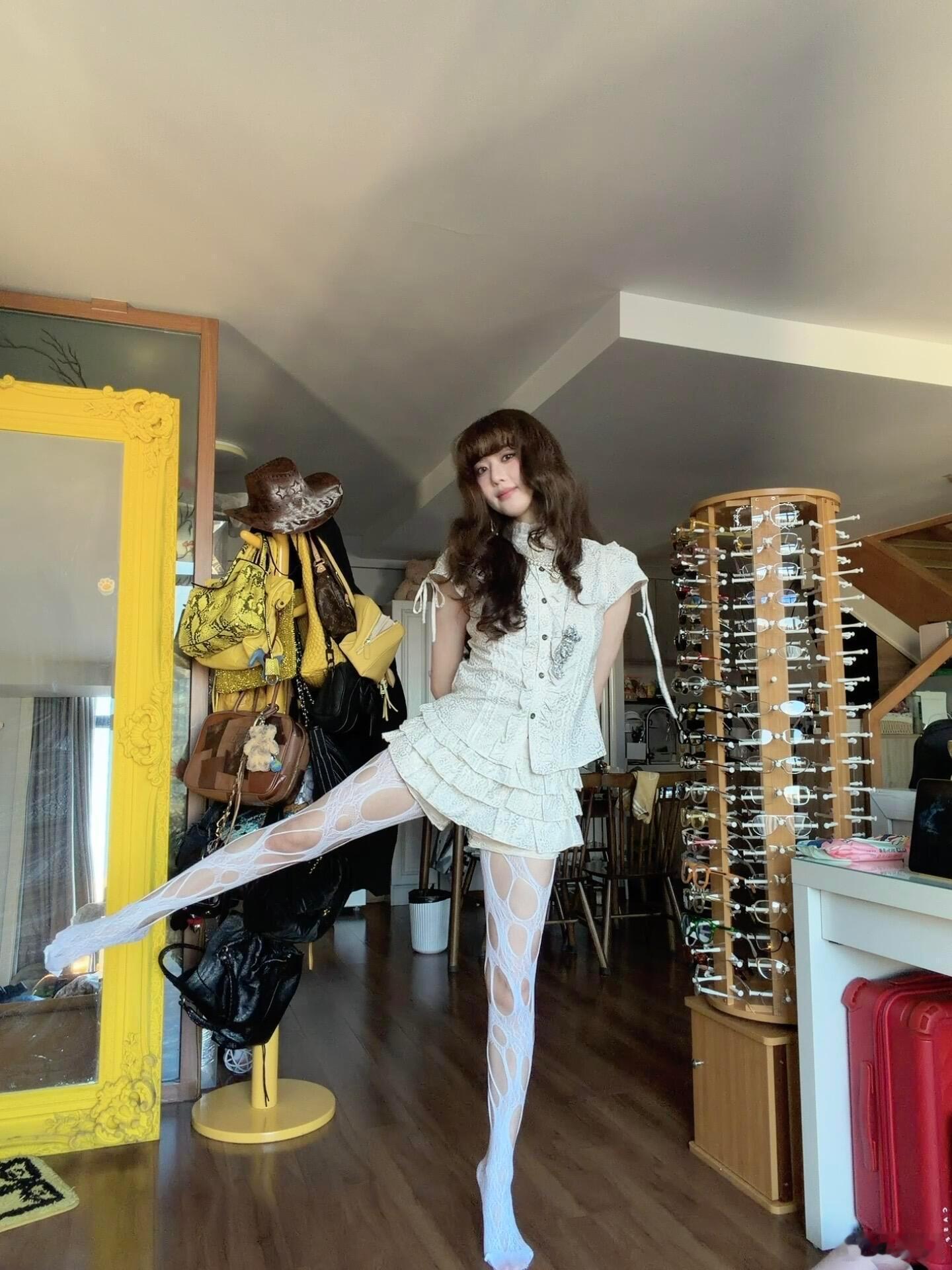 李凯馨🤍宅家稀奇古怪的袜子穿搭