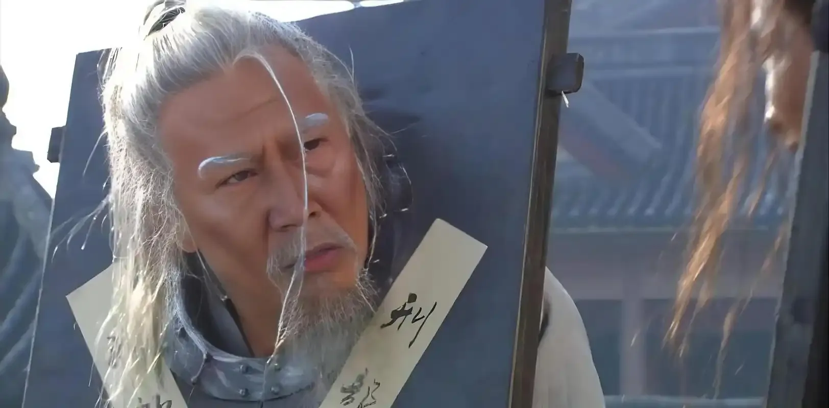 1390年，朱元璋要杀功臣李善长。李善长扑通一下跪倒在地：“我都77岁了，还能干