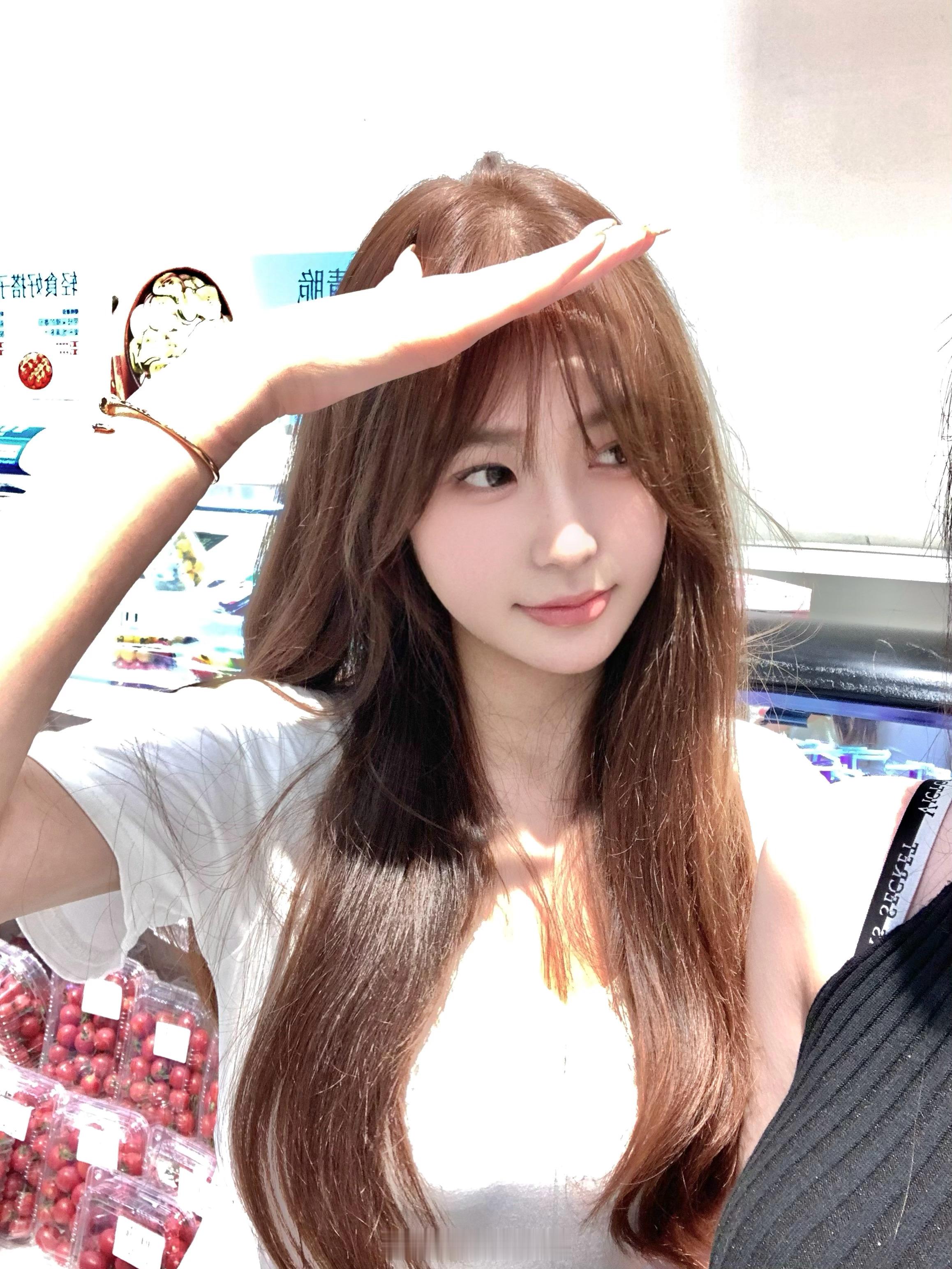 她好可爱得想办法和她约会💭​​​