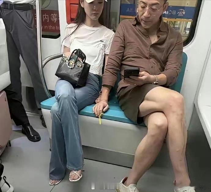 都这么有钱了还坐地铁