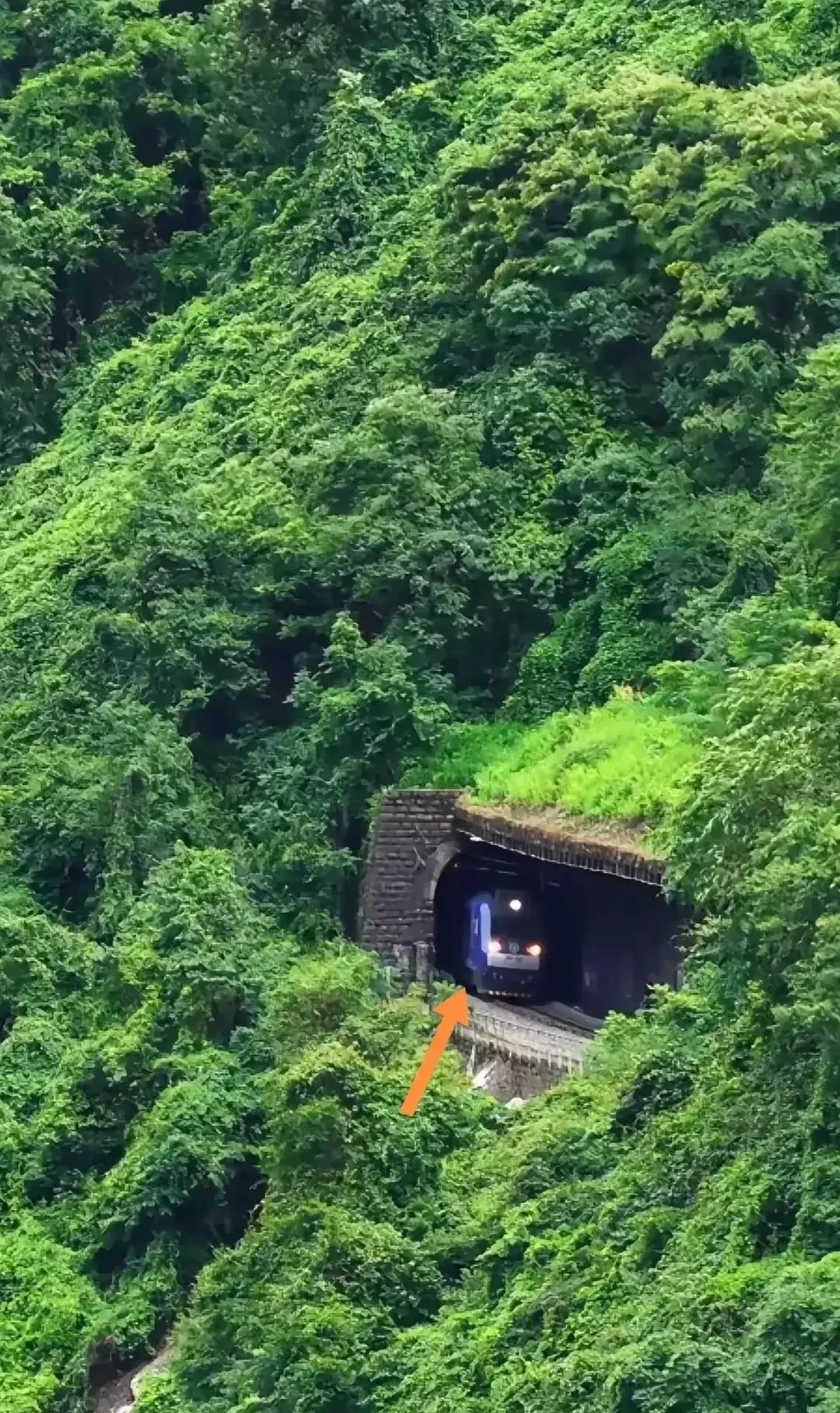 山上的一幕，不得不说，惊呆了。