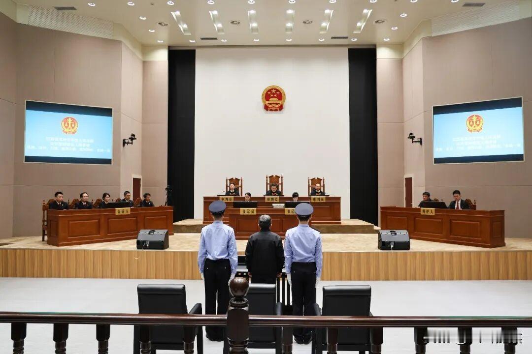 被判死刑的厅官贪22亿：敢贪、能贪背后，不止是反腐胜利，更有沉重拷问敛