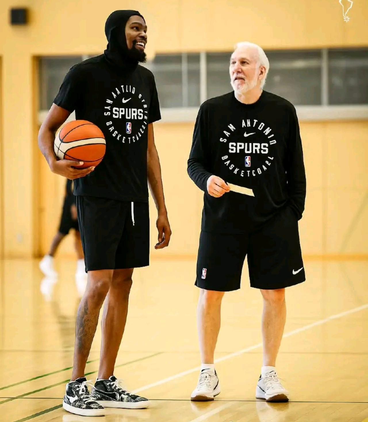 不交易的话，我的意见是把索汗放到3号位，不论他投的怎么样，给他机会扔，扔出来就有