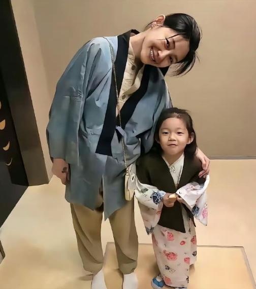 君子断交不出恶语，王江穗与王石离婚以后，从未心怀怨怼。王石的前岳家家世不错，他