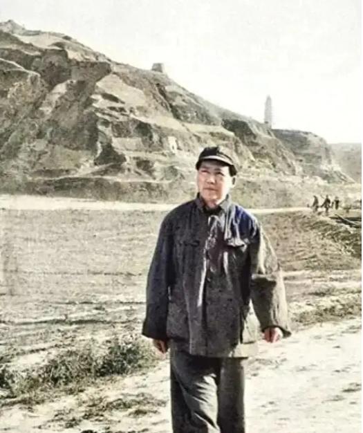 不要再说自己难了，谁能有毛主席难？毛主席回忆延安时期时曾这样说：“我们几乎弄到没