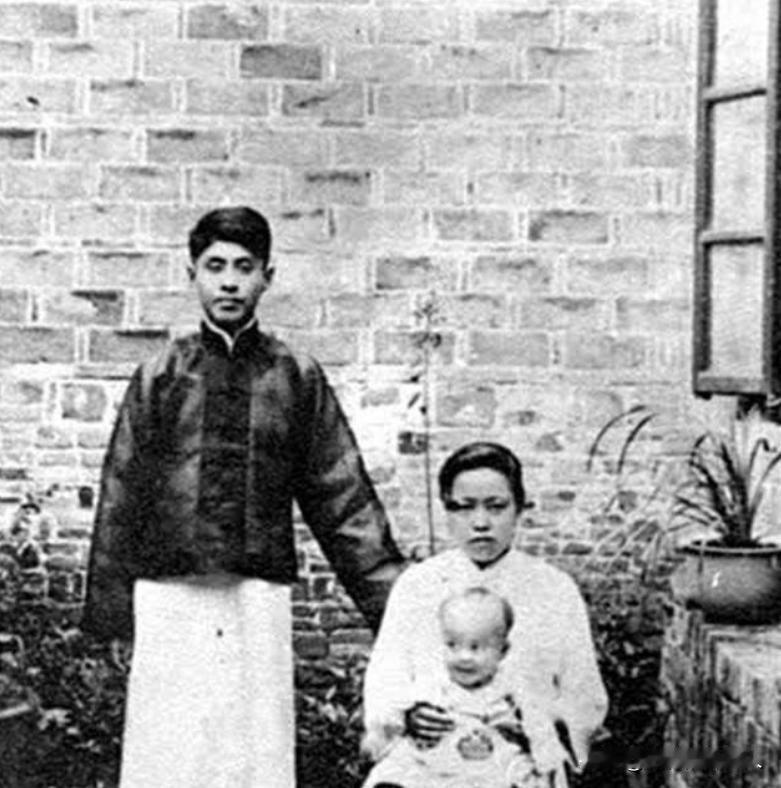 1957年，杨武之去探监。两人一见面，他对着杜聿明脱口而出：“亲家！今日算我求你