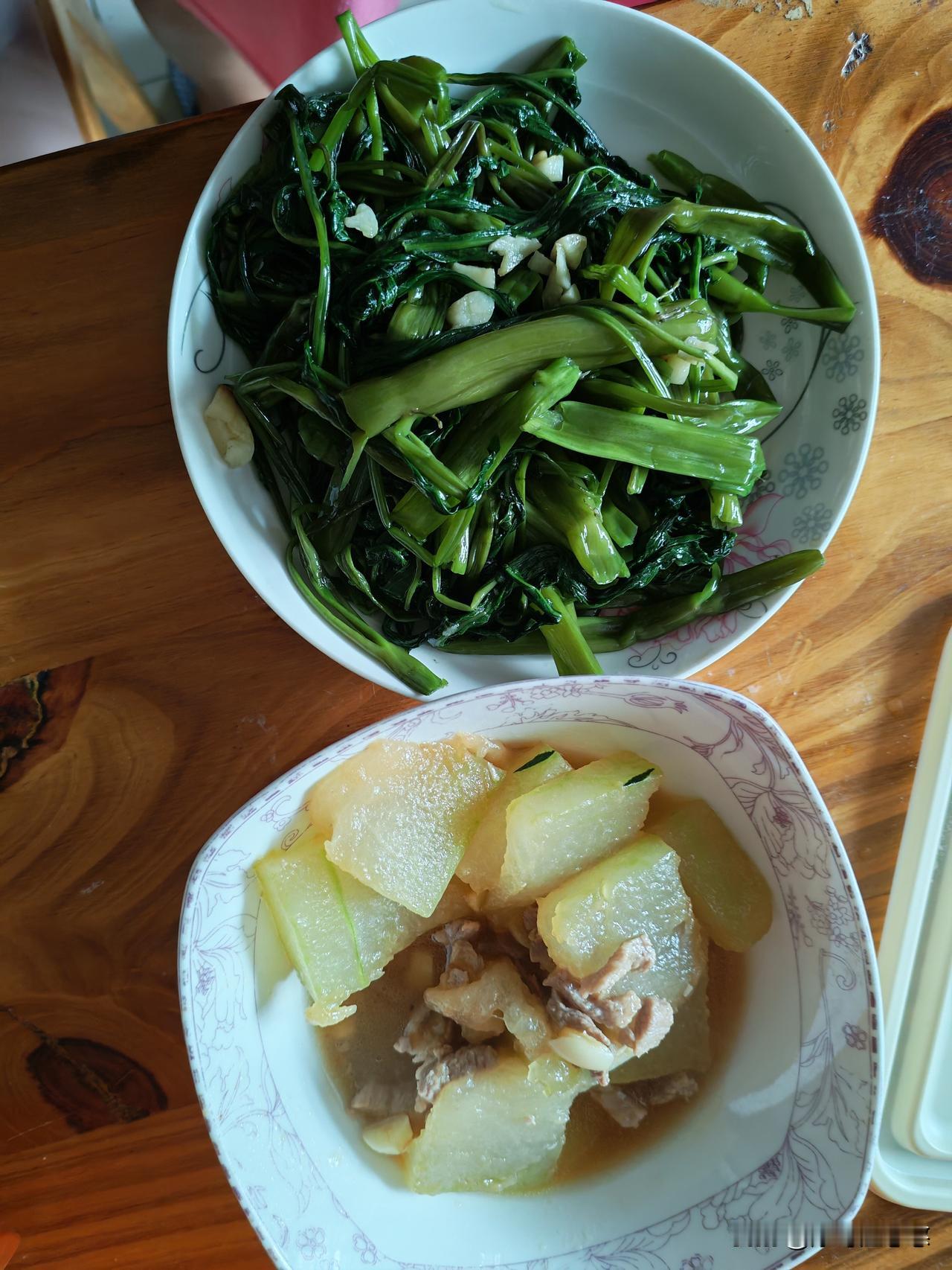 透析人的简单中餐中午烧了个肉末冬瓜，冬瓜含钾磷都低，还有利水的作用，适合尿毒症