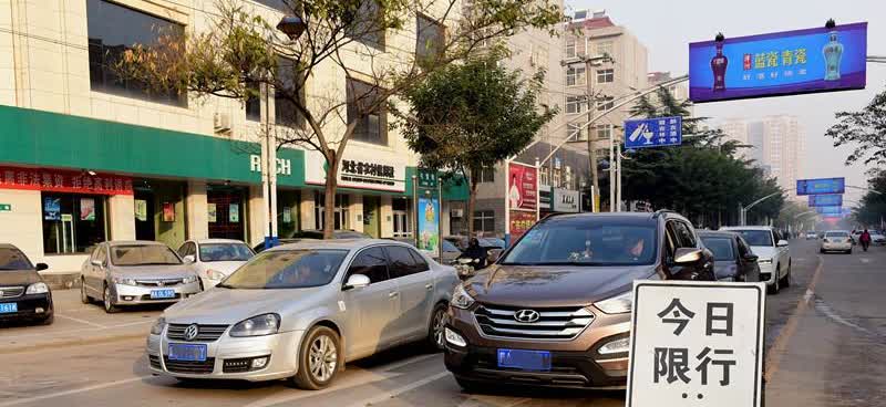 2025年3月31日起，天津继续限行机动车，为缓解拥堵、降能耗、改善空气质量。新