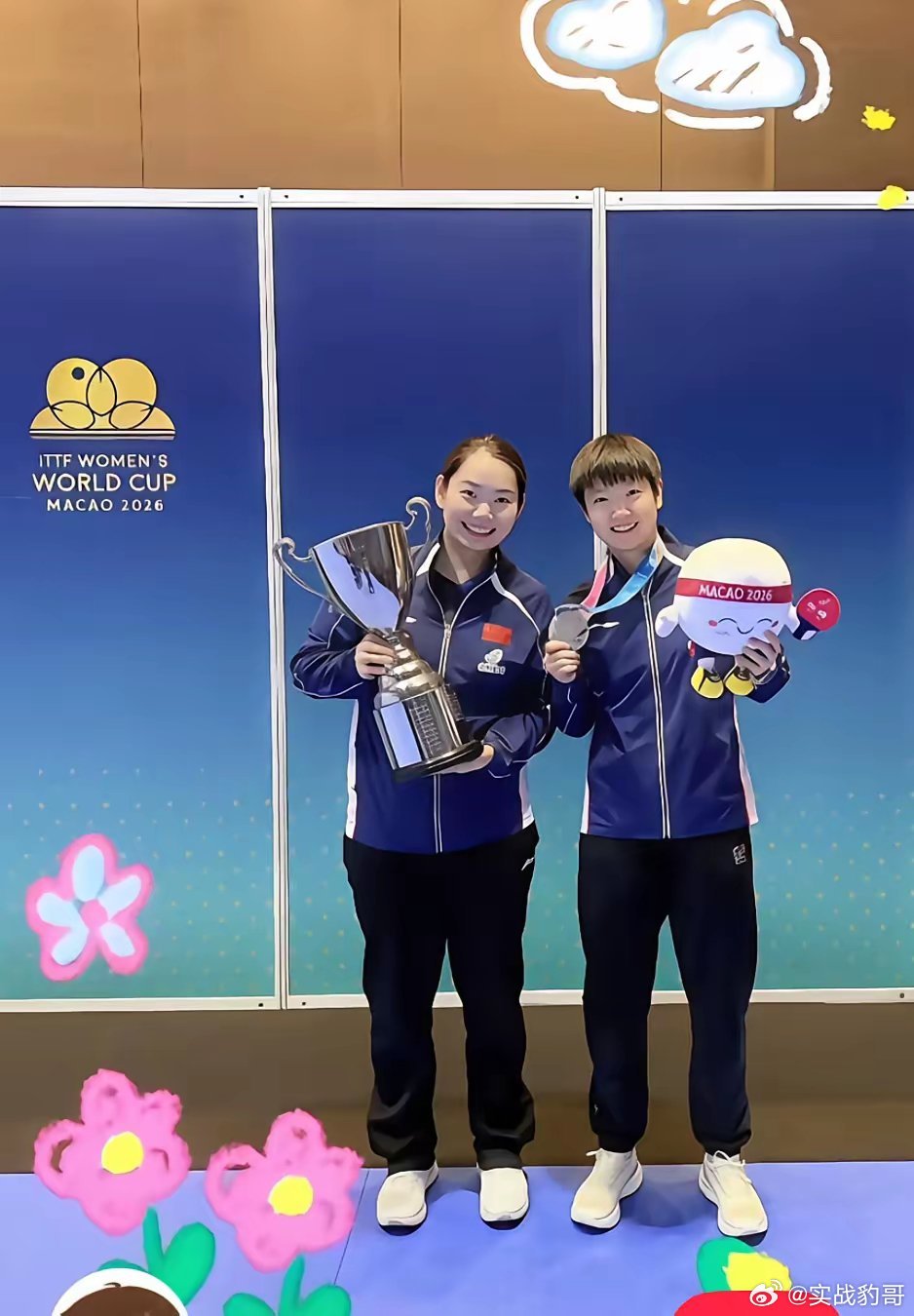 孙颖莎夺冠和，何卓佳哭了——佳佳捧起冠军奖杯🏆和莎莎又笑的开心！澳门世界杯，孙