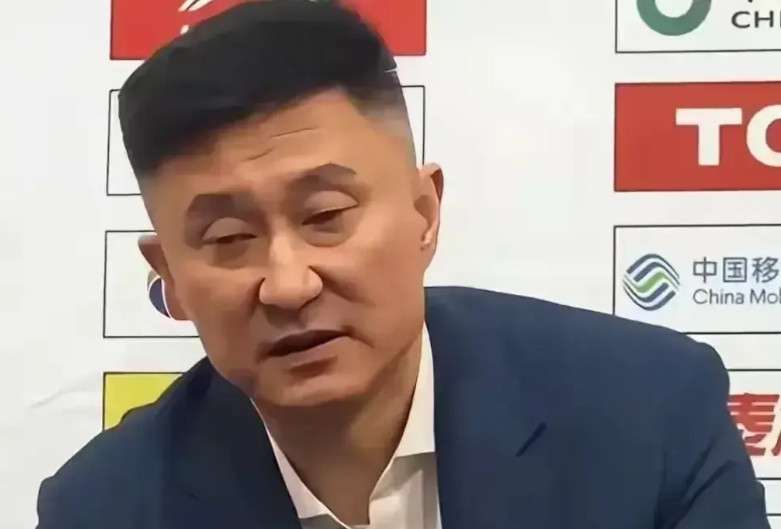 说说广东队的昨天和明天。杜峰任广东队教练也有十年了，荣获过三连冠，客观地说是杜峰