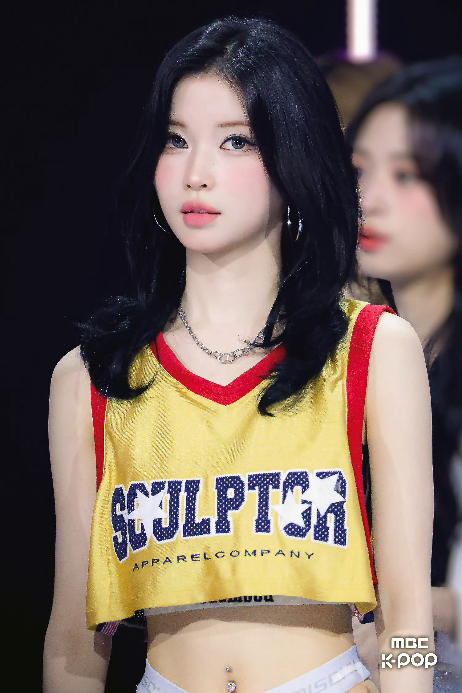 你SA这个打歌舞台造型谁懂啊脐钉和胯那里真的性感鼠了…❤️‍🔥❤️‍🔥​