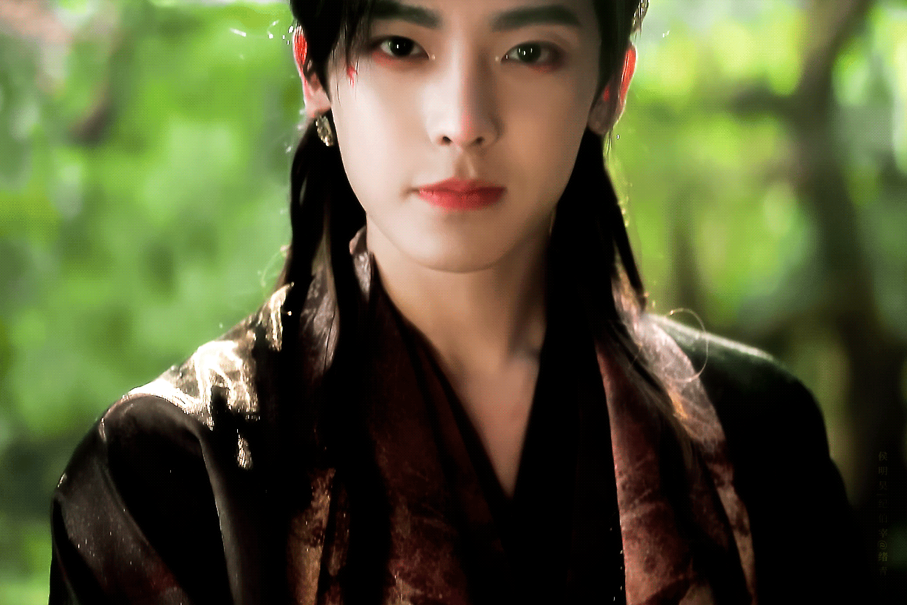 侯明昊纪伯宰造型是职业生涯最帅的古装了吧！真的精致感的漂亮谁懂