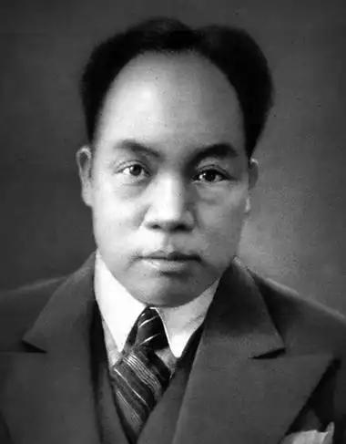 井冈山失守后，毛泽东遇到了又高又硬的黑老爷。毛主席和朱老总在井冈山顺利会师之后，