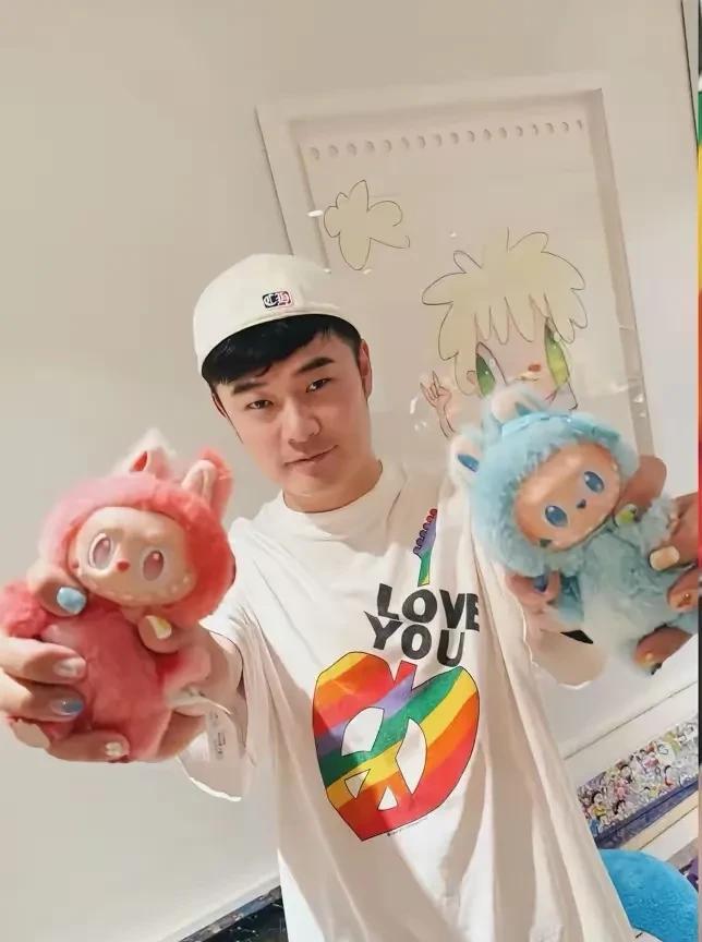 真想不通泡泡玛特labubu怎么火起来的？一堆明星也晒照labubu了，比如陈