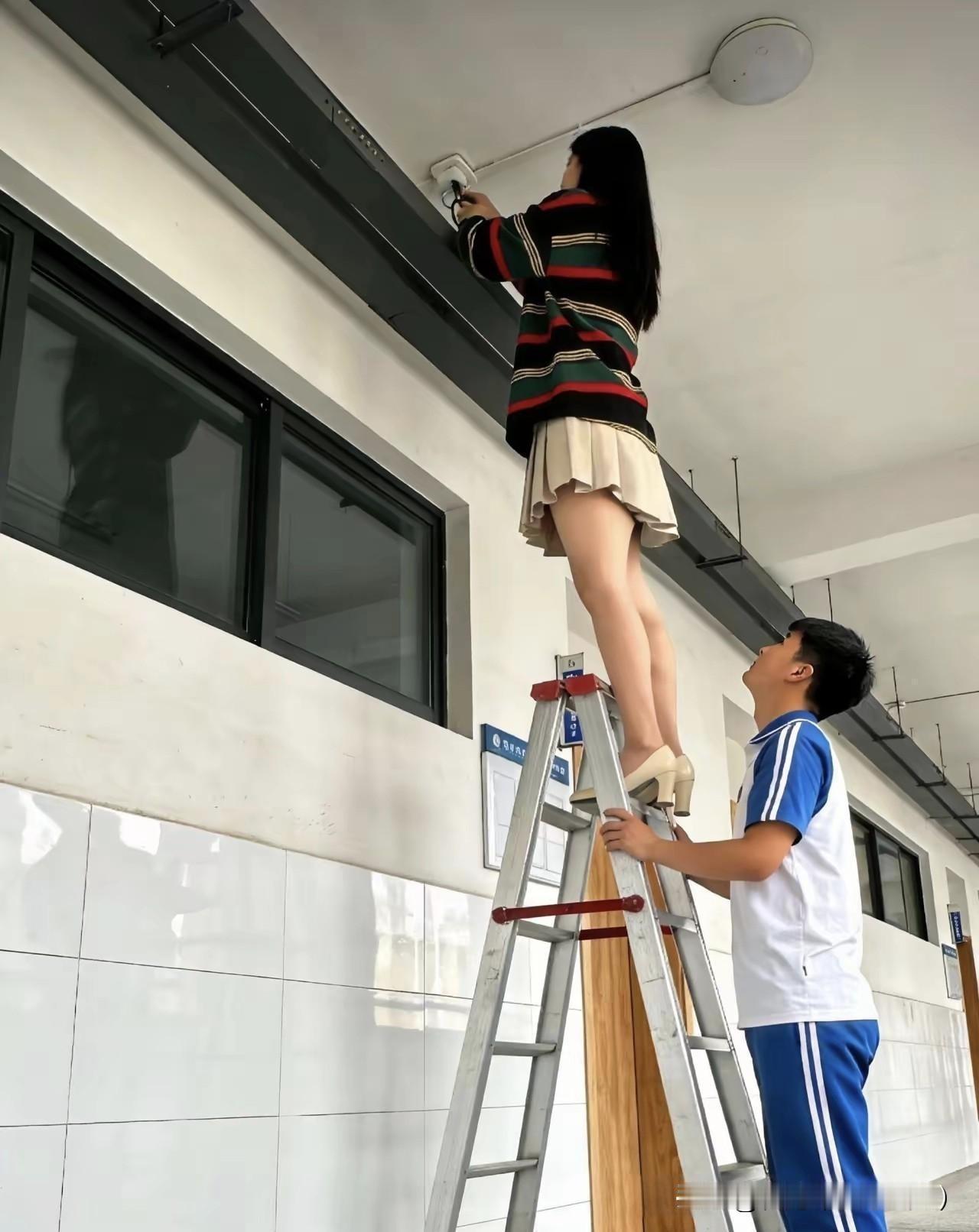 跟异性相处的时候，尴尬瞬间常常突然就来了，根本防不住。你是不是也碰到过那种让人又