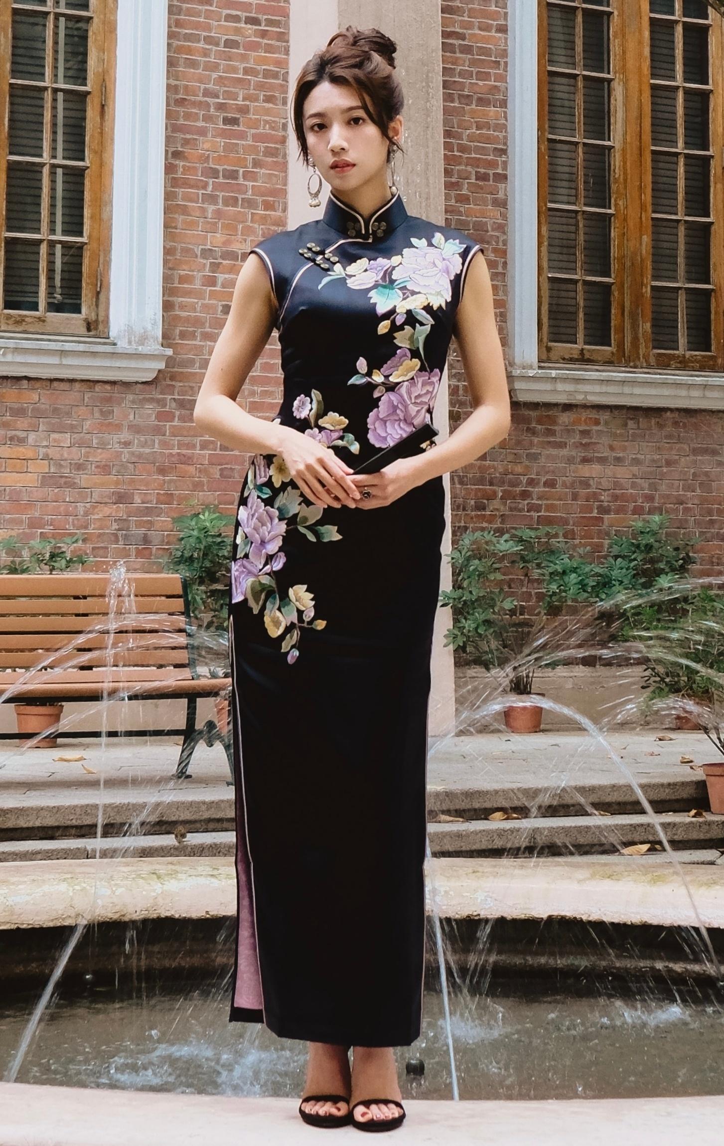 蔡思贝旗袍妆造型：优雅的轻淑感