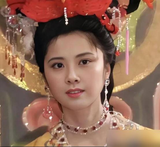 杨洁咽气那天，那个女人连个花圈都没送。当年为了骗这位顶流名角出山，杨洁当面撒下弥