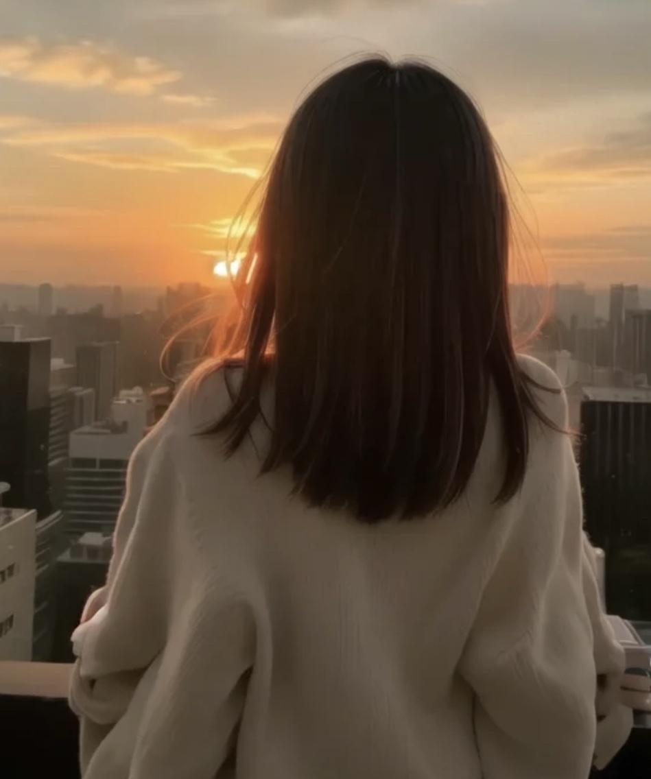 有人在网上发帖子问：婆婆住院花了六万，小姑子付了5万，自己付了一万，婆婆出