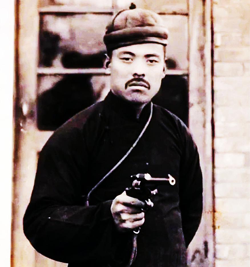 抗日战争初期，日军所到之处，在组织成立伪政权的同时，网罗地痞、流氓，收编地主武装