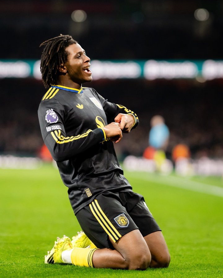 太阳报SL曼联方面希望多尔古能够比预计的10周内复出。他们还认为，多尔古的受