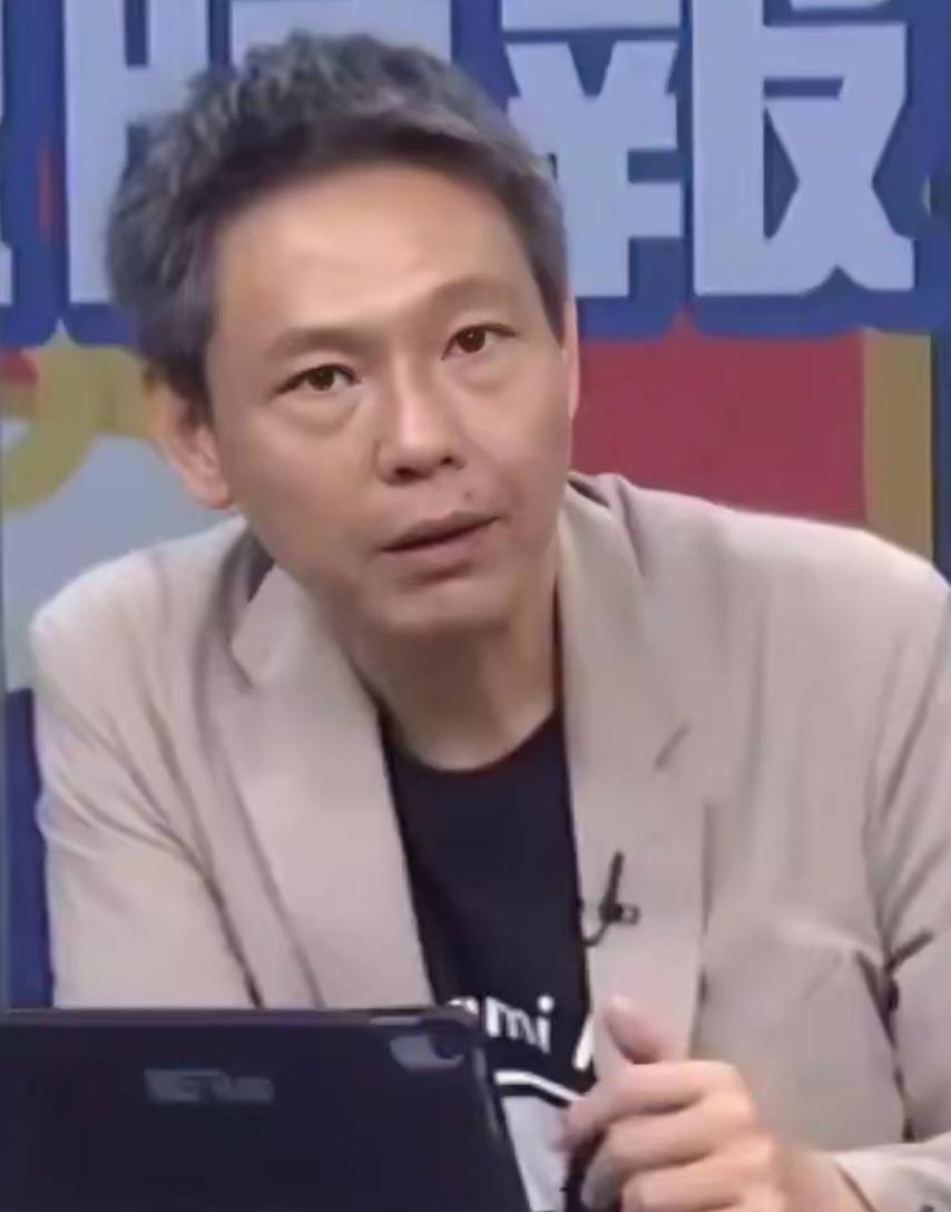 谢寒冰在社交平台发文称：我不喜欢国民党，也不喜欢民众党，但我只知道不把民进党拉下