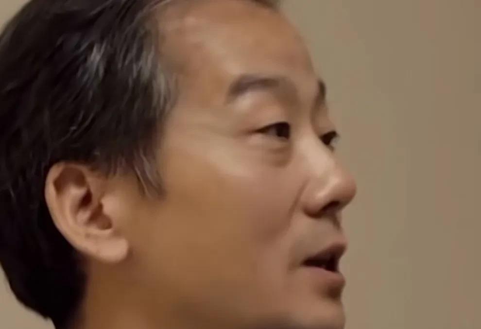 **如果会说话就能演戏，那狗都能当影帝。**镜头前，他对着空气深情念“123