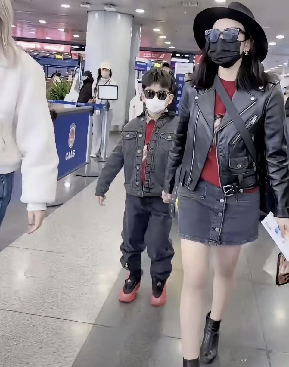 刷到一位网友给陈妍希的评价，一句话说出了重点，他说，陈妍希不只是好演员，