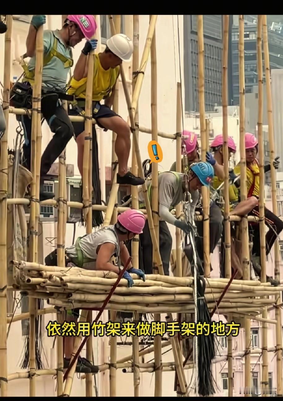 我问我老公，为什么香港这些房子挨得这么近，一烧就全烧了？他叹了一口气说：近不是