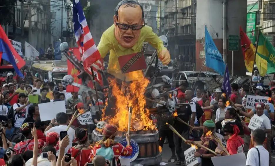 马尼拉爆发数万人大抗议！马科斯家族深陷腐败风暴，亲华派或杀回总统府菲律宾政坛