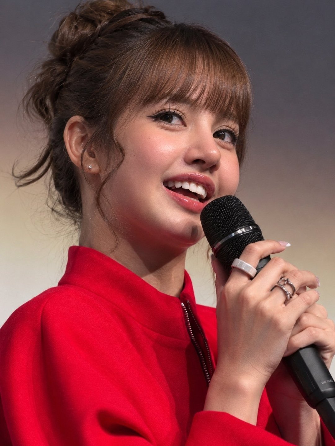 #Lisa说YG限制她很多#|#曝lisa第一次去夜店是25岁#❤️原来Lisa红才是正统色#LIS