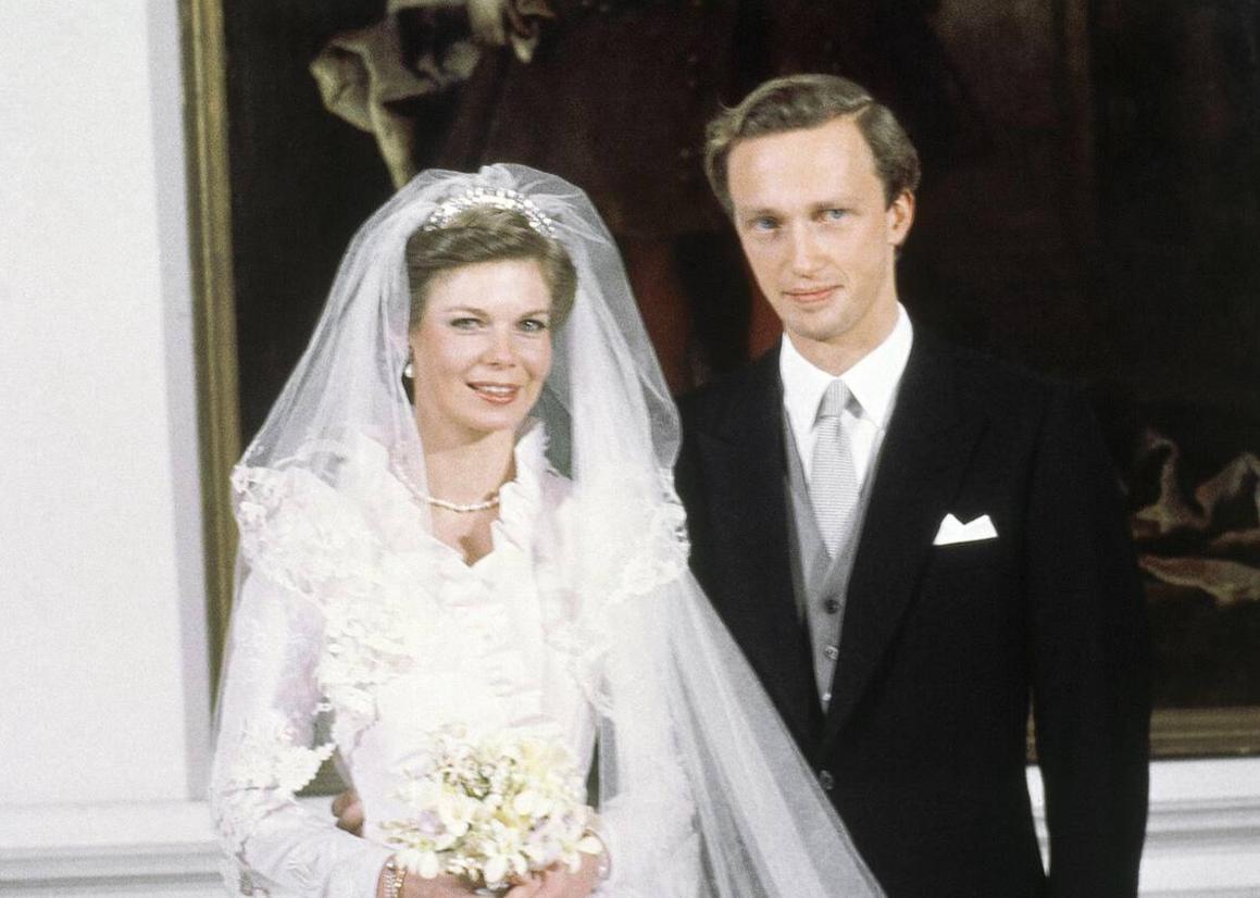 查尔斯三世当年为何不娶卡米拉为妻？他眼巴巴的望着能够和卢森堡的玛丽阿斯特丽德公主