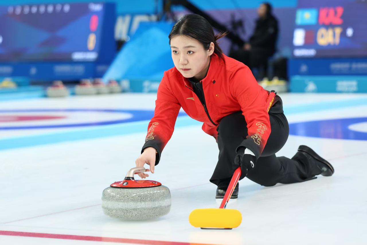 这两天看冬奥会，一直无法理解冰壶这项运动。玩冰壶的运动员应该是冬季项目里最轻松的