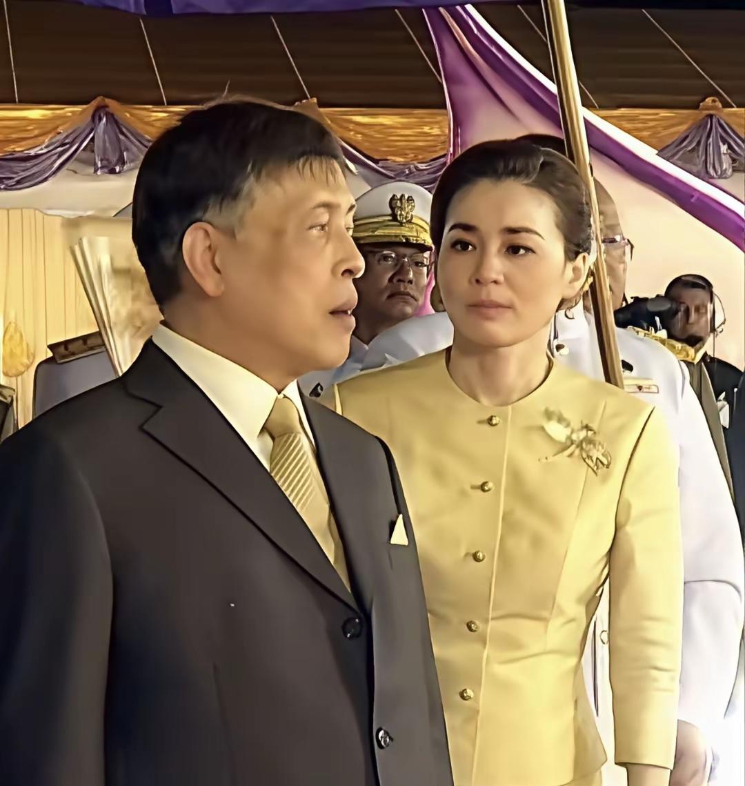 不得不说，苏提达王后是真懂泰王呀！这两年的苏提达，还是高调不少，不管是时尚造型