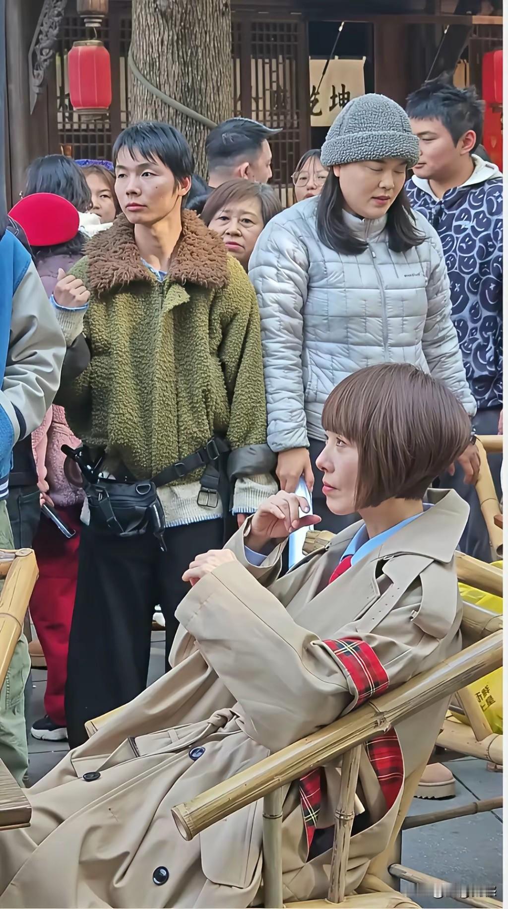 鲁豫这些年身材保持的还是那样，弱不禁风，非常的单薄，身体的确有些太消瘦了，根据她