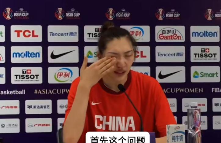 中国女篮输球后韩旭伤心落泪，她心中有着太多辛酸和委屈。7月19日，中国女篮以8