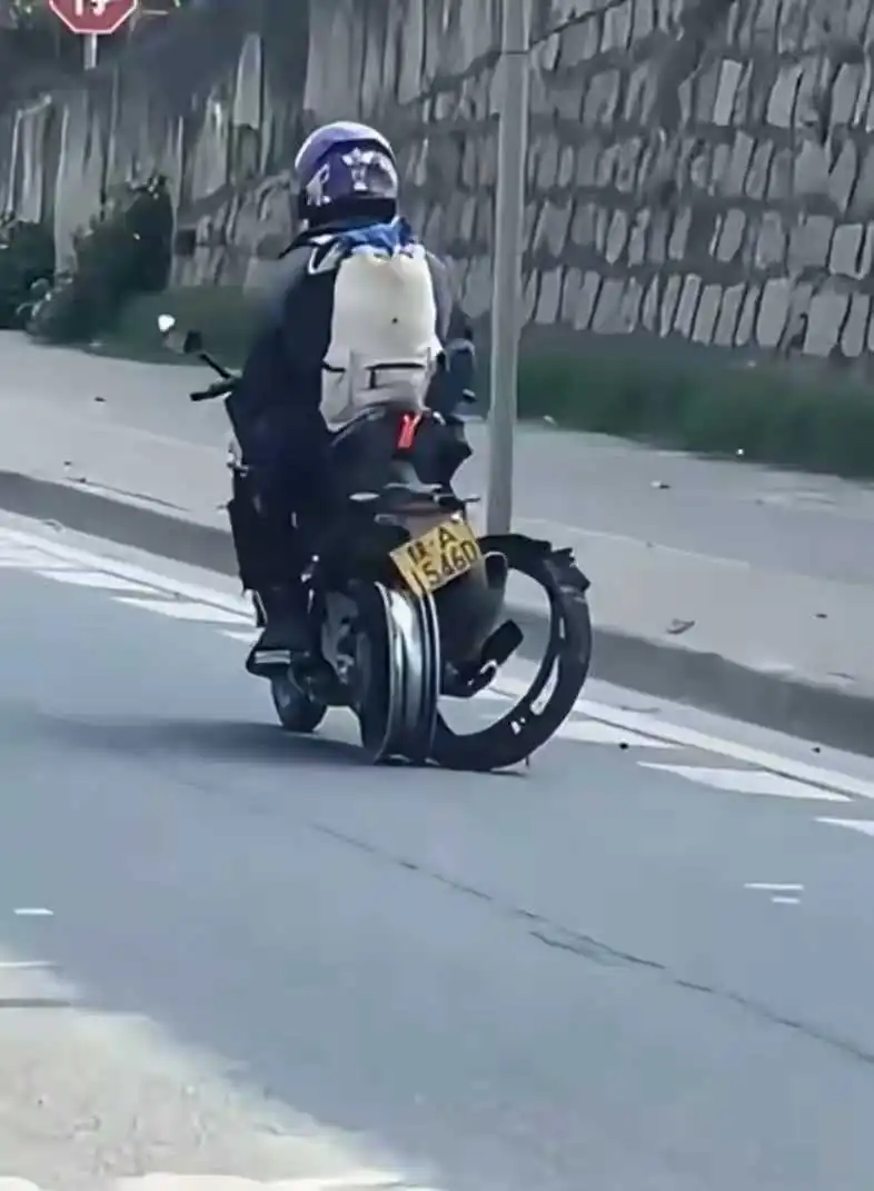 有急事吗？车开成这样了？