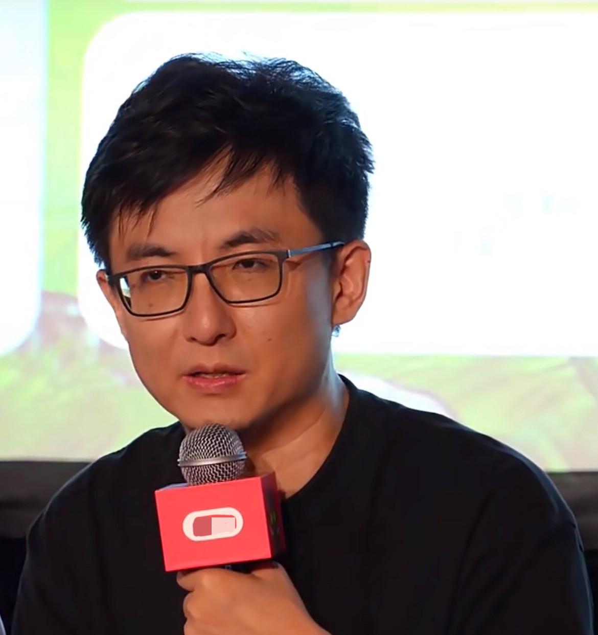 浪浪山的导演可能要烦死了，不是因为傅首尔宣发的事情，也不是因为票房的事情