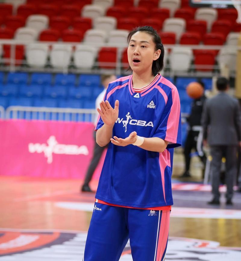 WCBA现役征战最久的是33岁的高颂！也许会有人在想，不是有上海女篮黄靖吗，