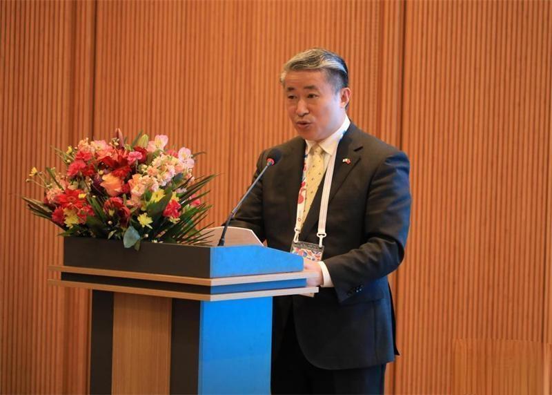 大阪欲逼薛总领事自己走人日本大阪府议会11月28日通过一项决议，对薛总领事“极