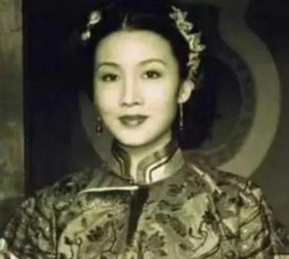 1936年,袁世凯的女儿大婚,进入洞房后,新郎兴致全无,怒骂新娘:“你个残花败柳