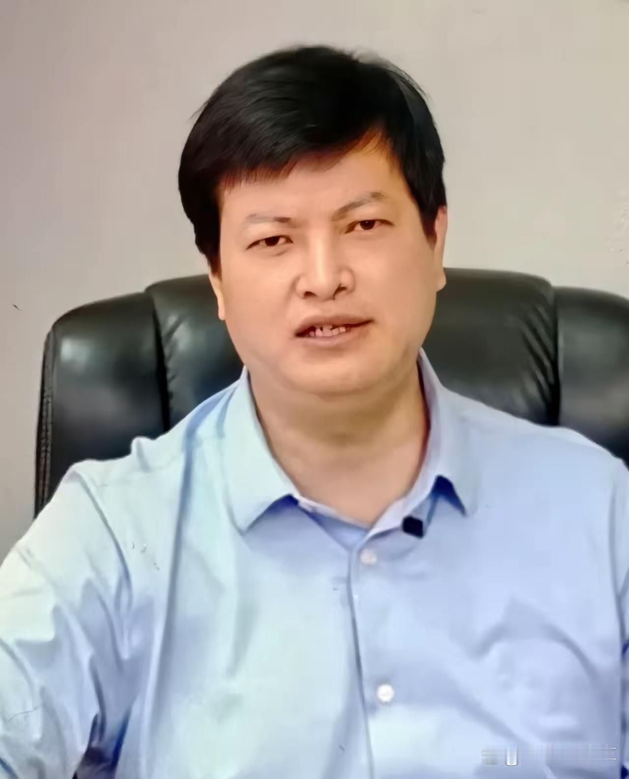 湘超联赛爆火，最应该感谢的是康巴赫公司老板周和平。因为他一个人就赞助了八支球队。